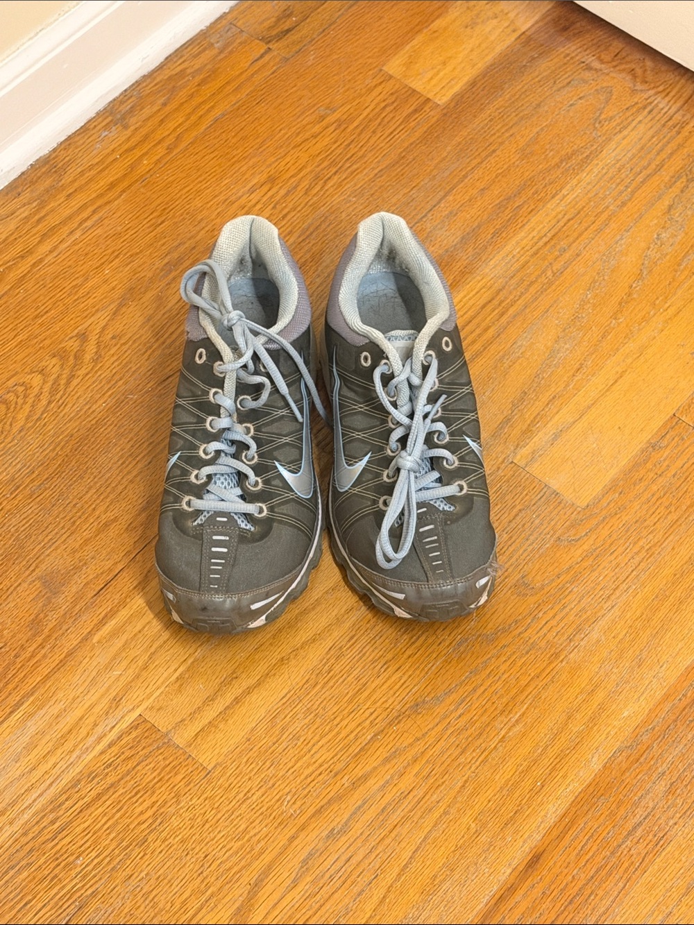 Nike Air Max Women’s Gray and Light Gray Athletic Sneakers